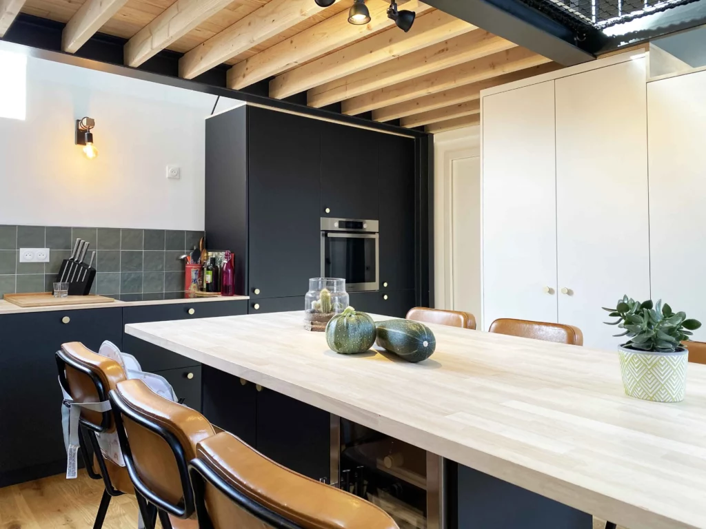 plancher bois apparent sur la mezzanine indus